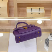 Bolsa Feminina de Couro Legitimo com Fecho Dourado Detalhado - Elen