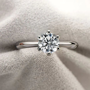 Anel Solitário com Moissanite Brilhante – Prata 925