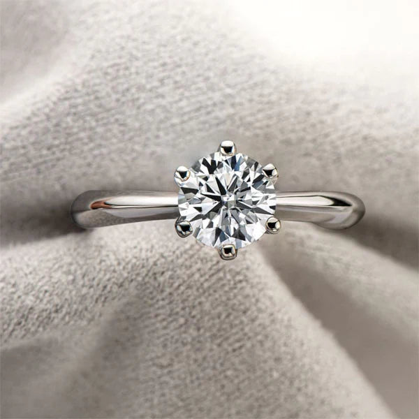 Anel Solitário com Moissanite Brilhante – Prata 925
