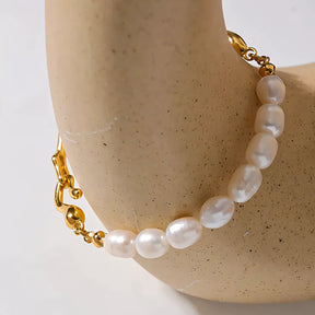 Pulseira Feminina Pérolas Naturais com Dourado – Elegância com Design Moderno