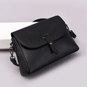 Bolsa Transversal Preta Feminina Com Fechamento de Aba e Fivela – Ideal Para Uso Diário