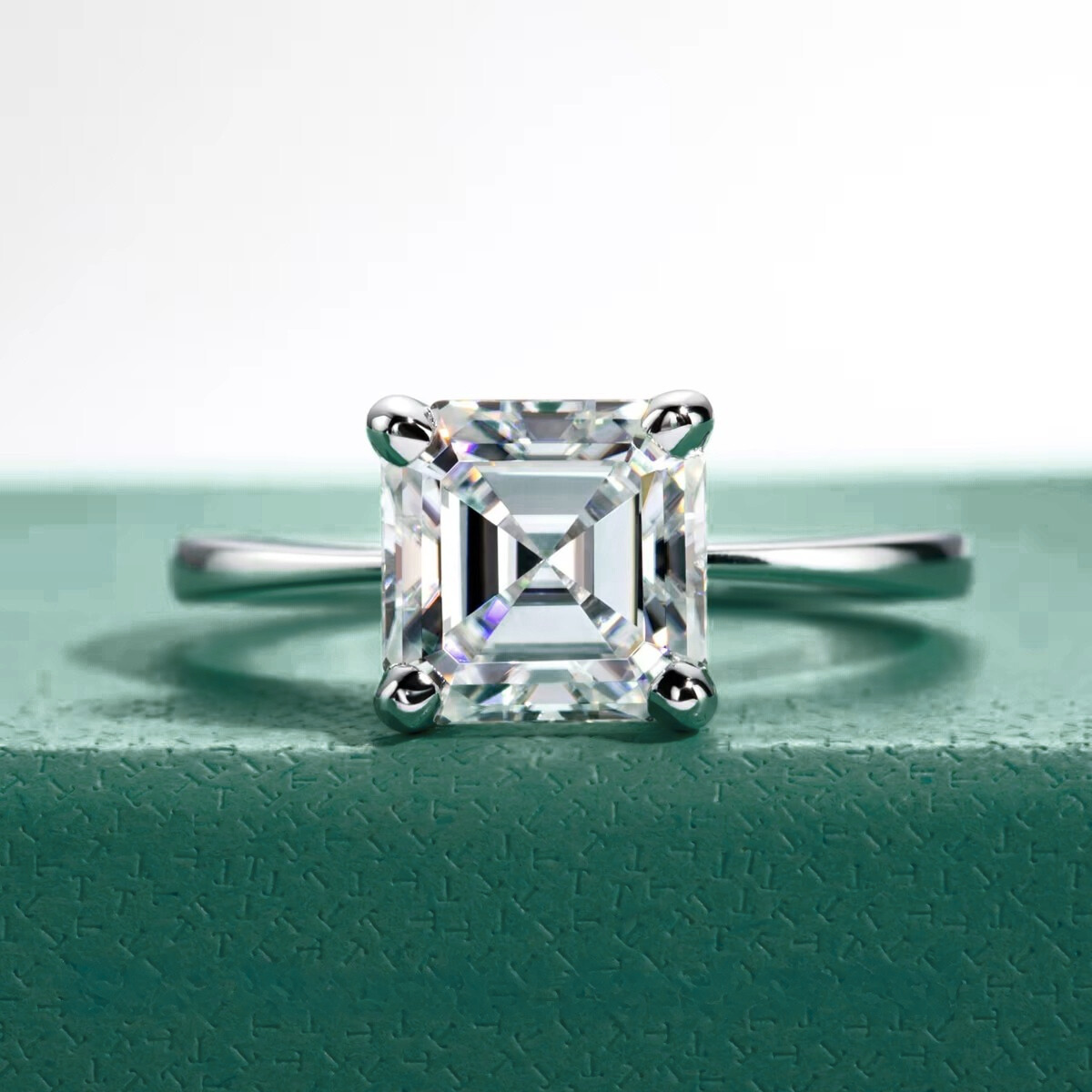 Anel Solitário Aisling com Moissanite – Ouro Branco 18k