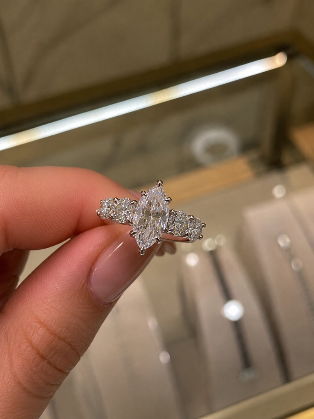 Anel Siena Moissanite - Ouro Branco 18k