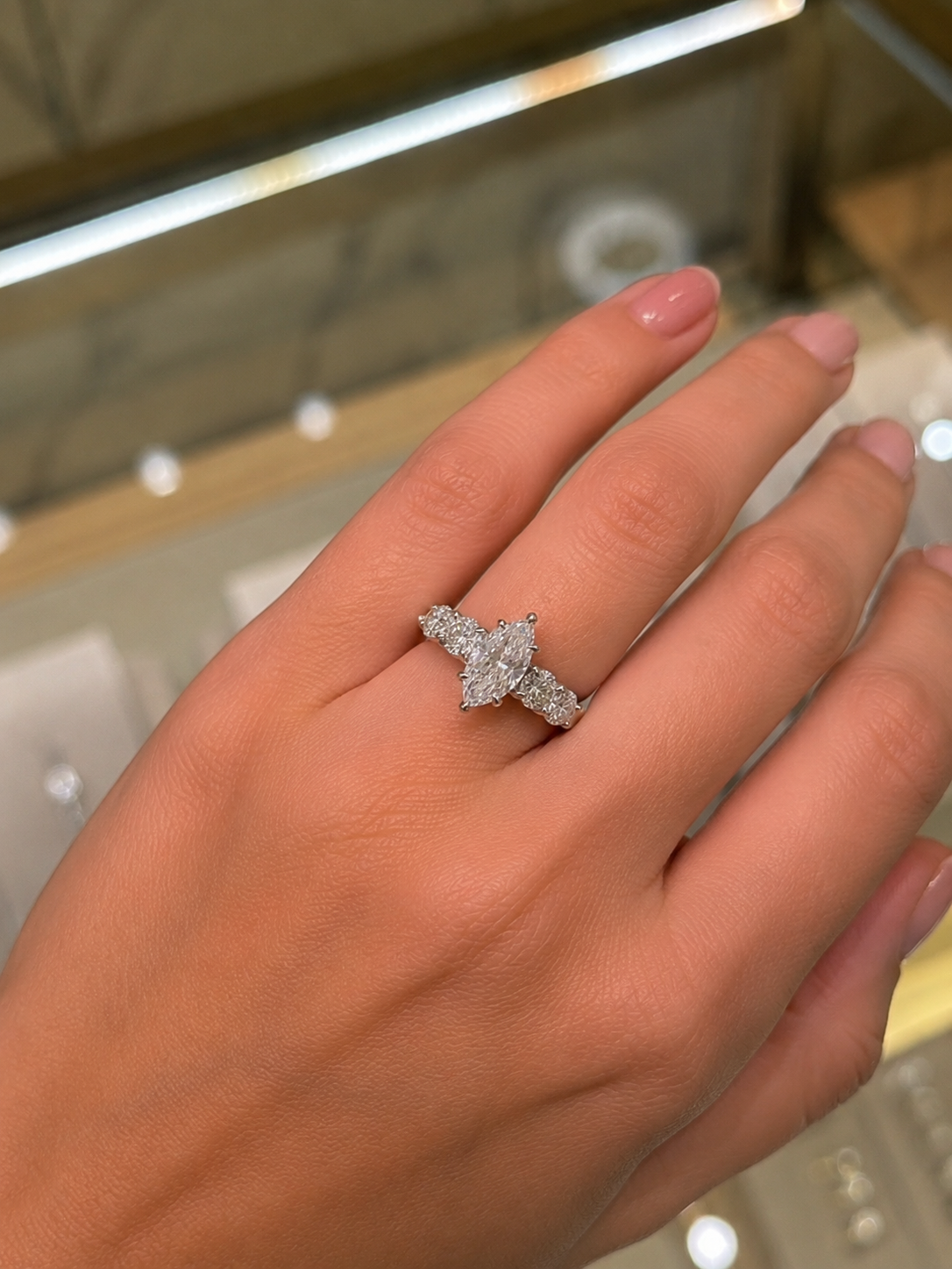 Anel Siena Moissanite - Ouro Branco 18k