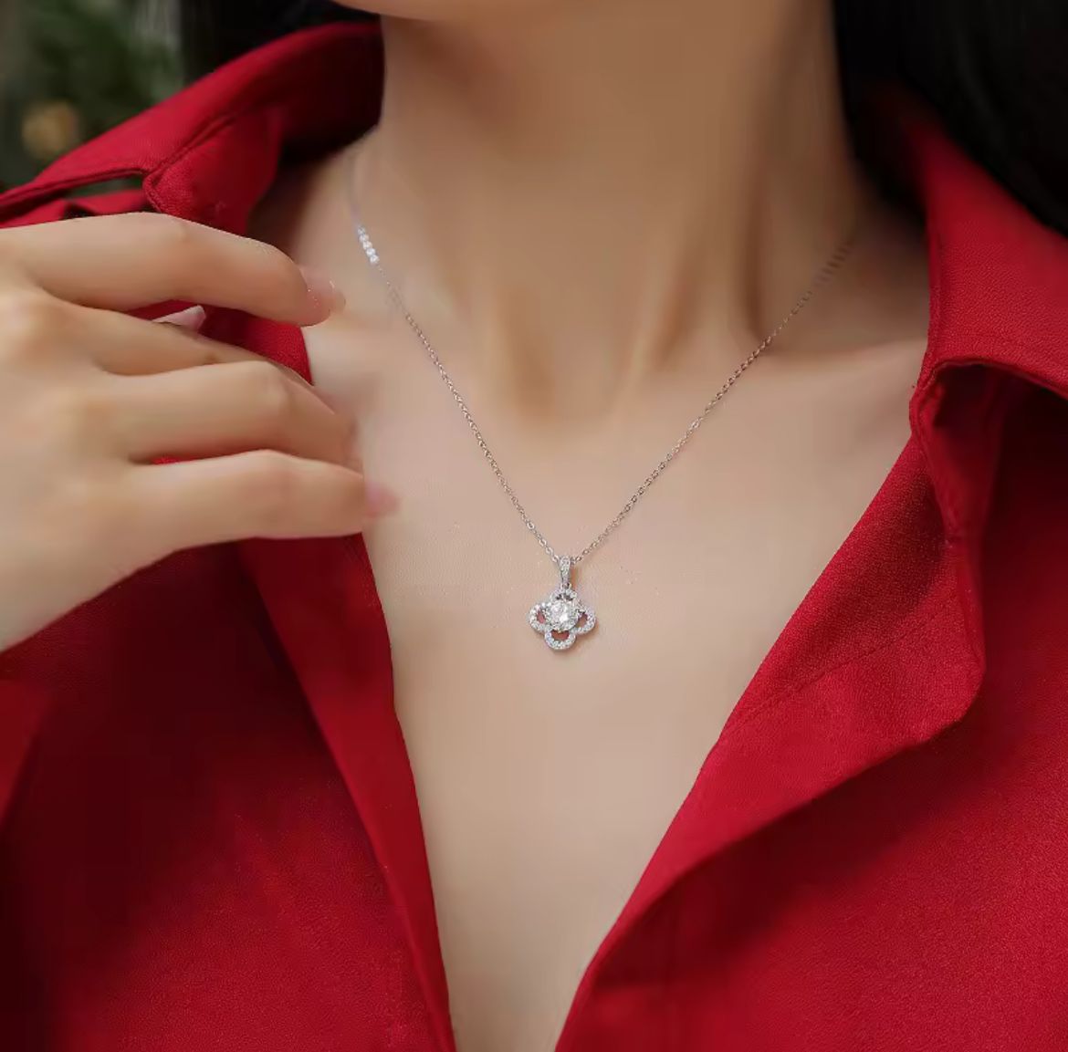 Colar Flower com Moissanite – Ouro Branco 18k