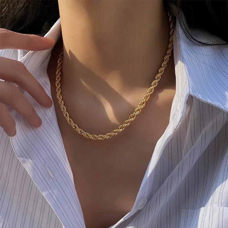 Colar Entrelaçado Luxuoso Ibiza Banhado a Ouro 18K
