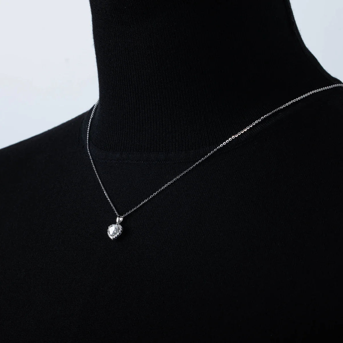 Colar Ponto de Amor com Moissanite Cravejado – Ouro Branco 18k