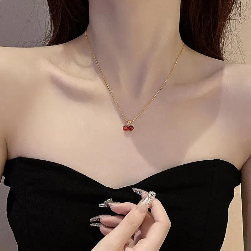 Colar Cereja Minimalista Banhado a Ouro 18K