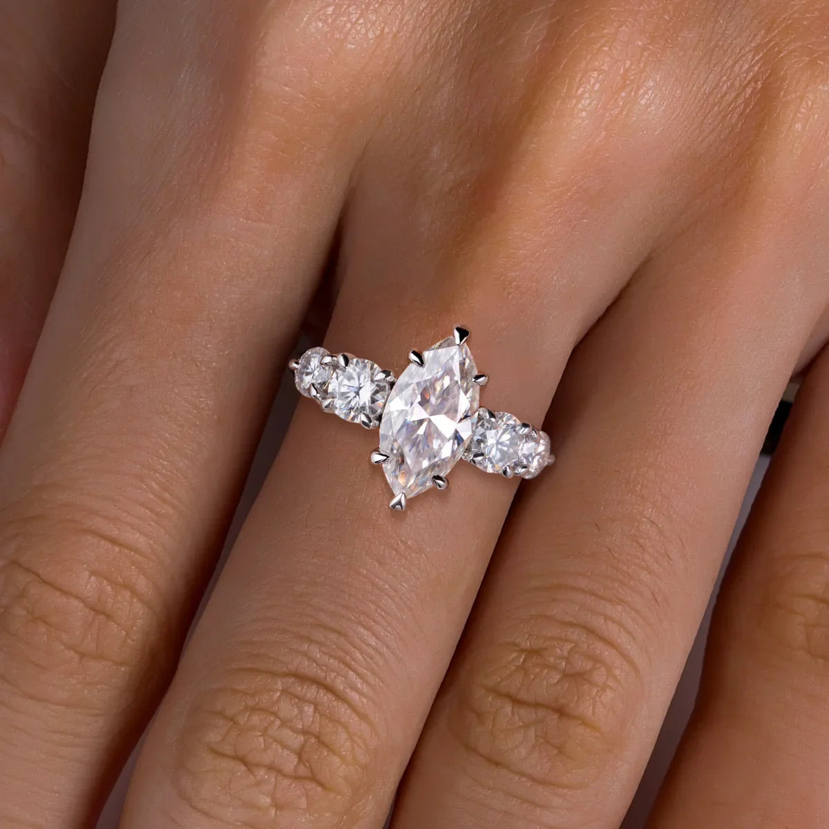 Anel Siena Moissanite - Ouro Branco 18k