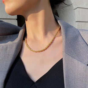 Colar Entrelaçado Luxuoso Ibiza Banhado a Ouro 18K