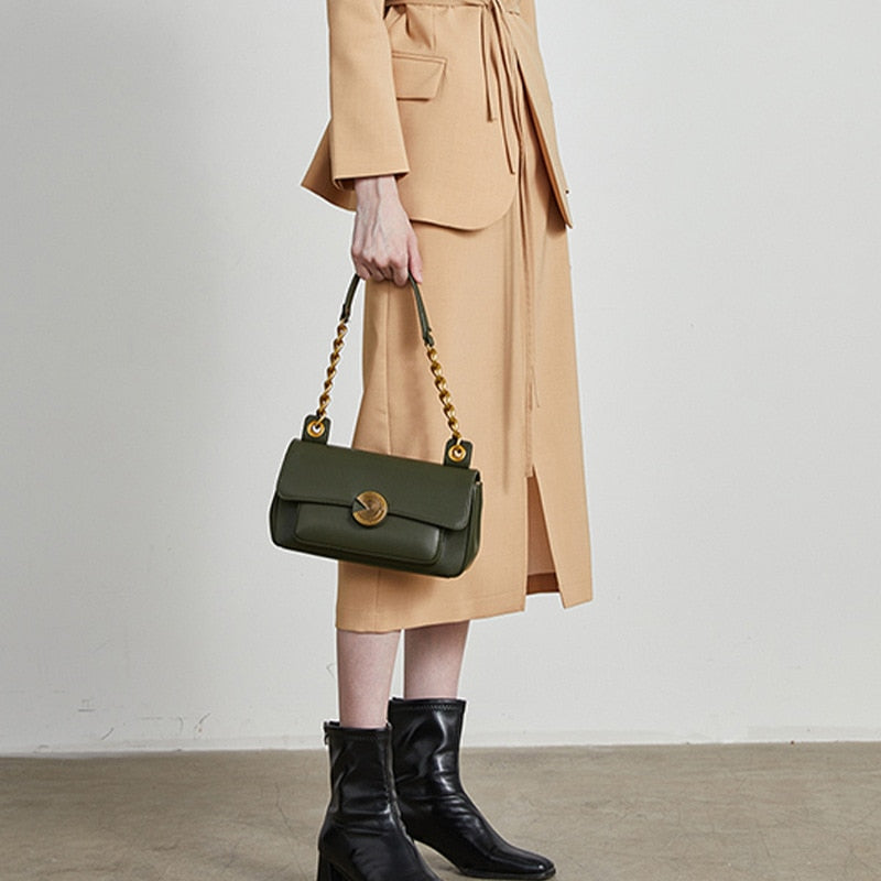 Bolsa Feminina de Couro Golden Chic  – Estilo Sofisticado e Compacta