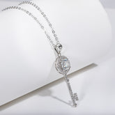 Colar Chave com Moissanite – Ouro Branco 18k