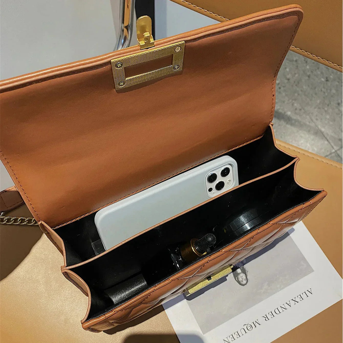 Fivela de bloqueio bordado fio PU cor sólida pequena bolsa quadrada bolsa de ombro com corrente feminina