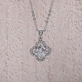 Colar Flower com Moissanite – Ouro Branco 18k