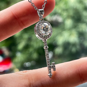 Colar Chave com Moissanite – Ouro Branco 18k