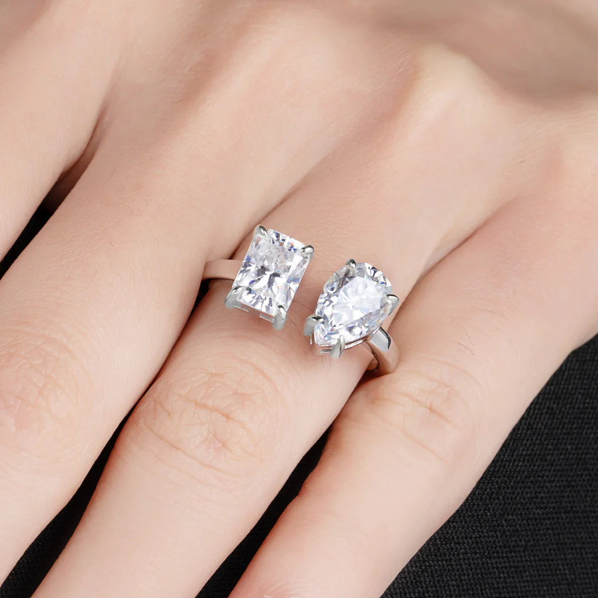 Anel Radiant com Moissanite – Ouro Branco 18k