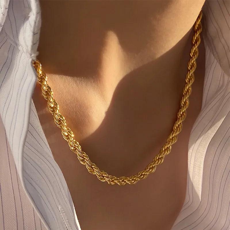 Colar Entrelaçado Luxuoso Ibiza Banhado a Ouro 18K