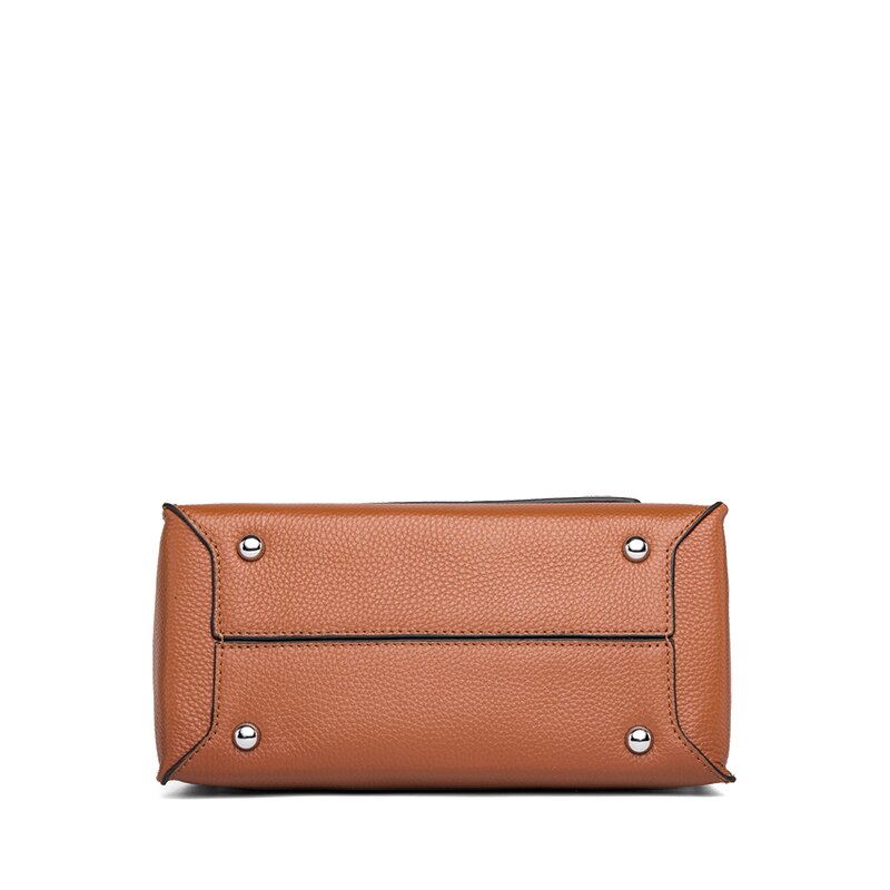 Bolsa transversal feminina em couro com textura animal print e alça removível