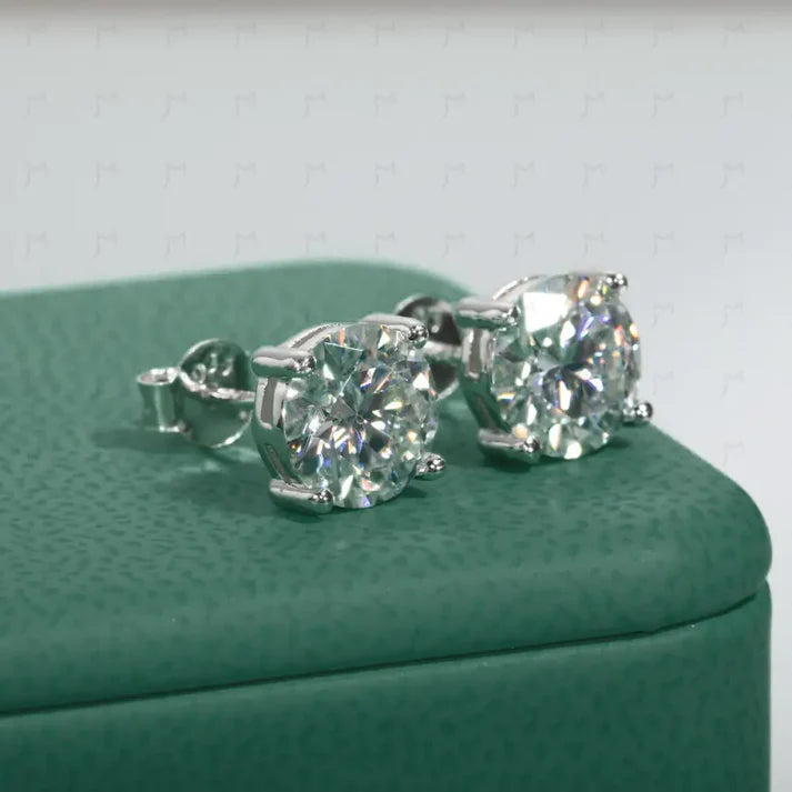 Brinco Solitário 4 Garras com Moissanite – Prata 925