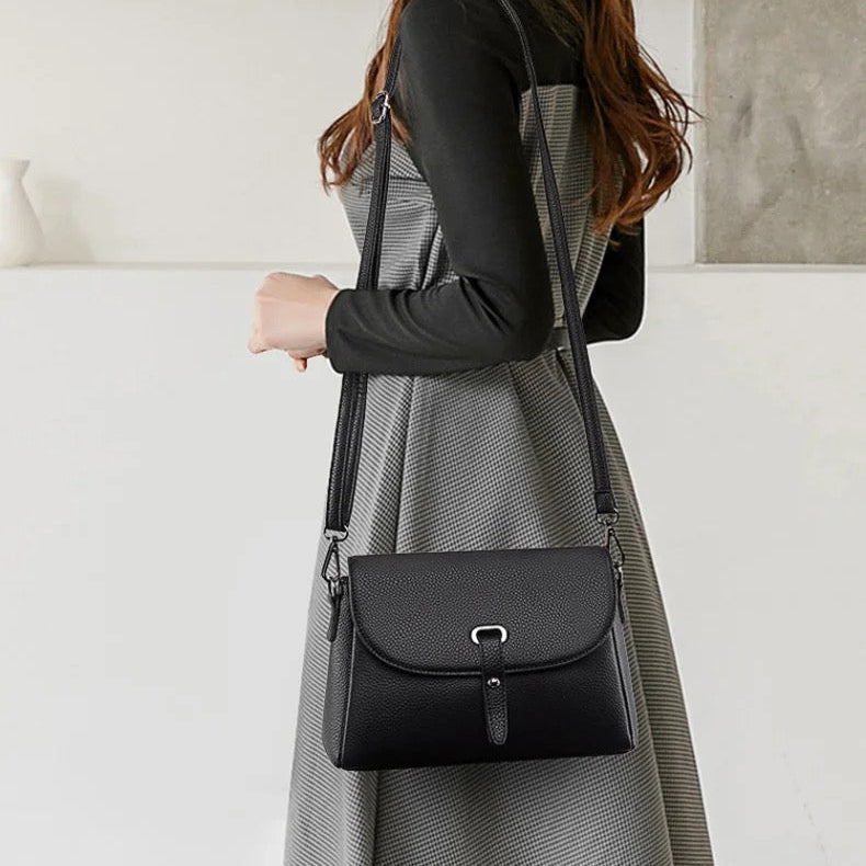 Bolsa Transversal Preta Feminina Com Fechamento de Aba e Fivela – Ideal Para Uso Diário