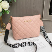 Bolsa Tiracolo Feminina de Couro com Acabamento Matelassado - Maria